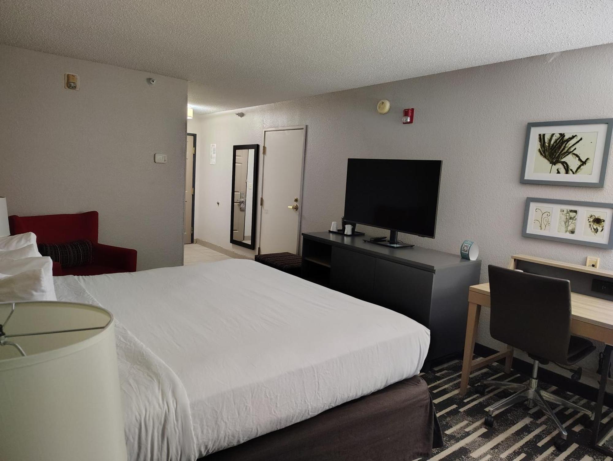 Hotel Country & By Radisson, South, In Indianapolis