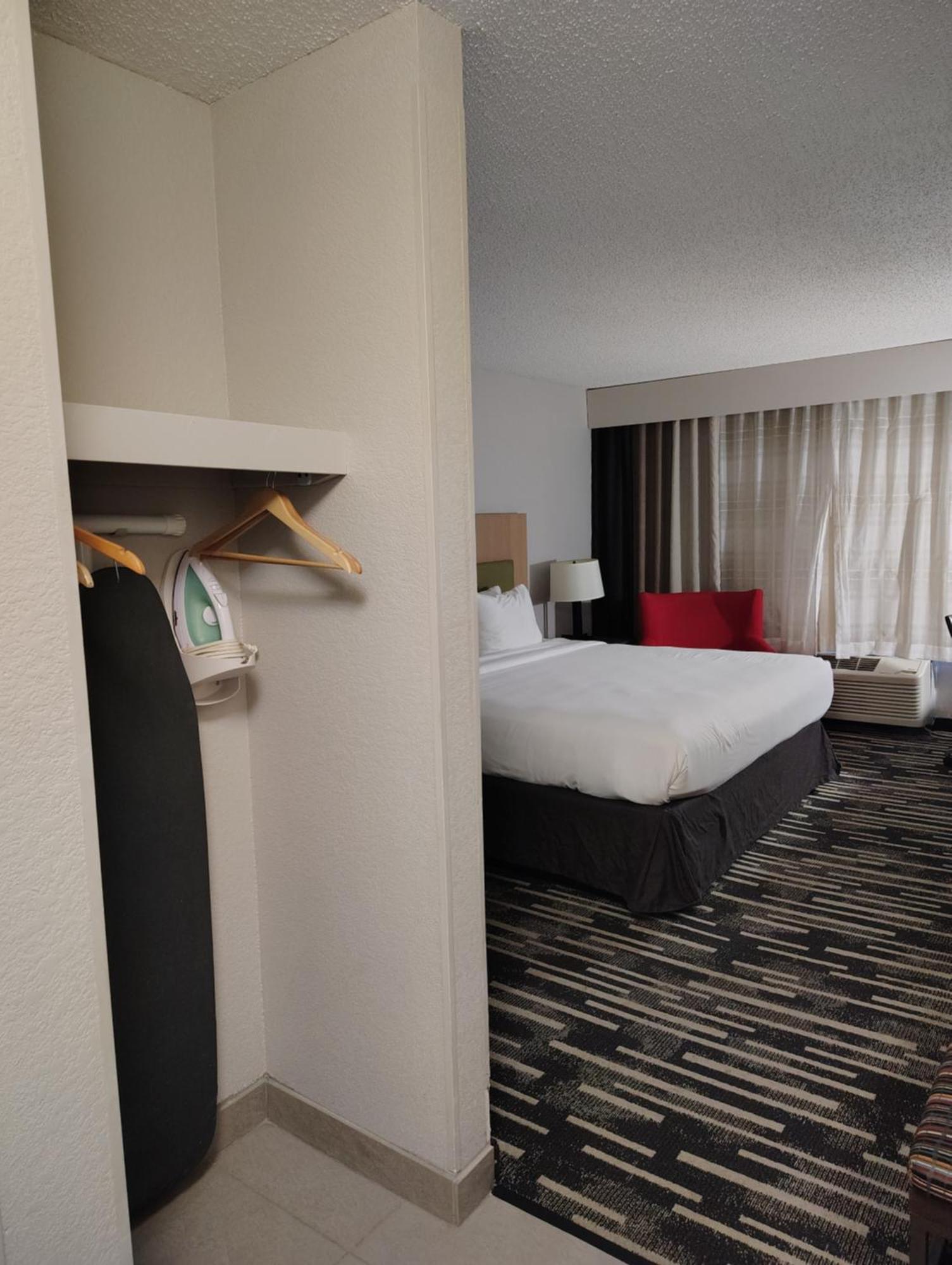 Country & By Radisson, South, In