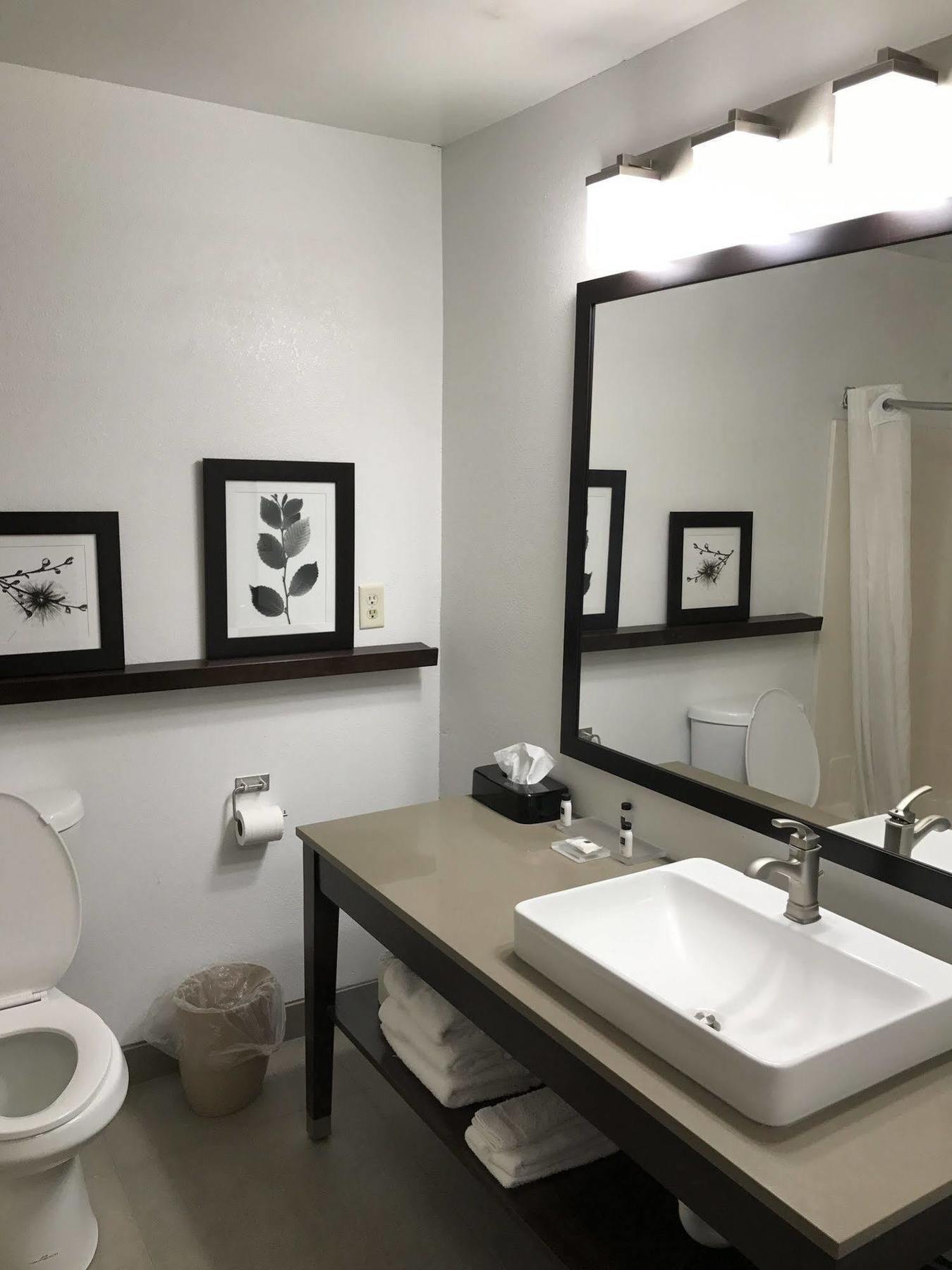 Hotel Country & By Radisson, South, In Indianapolis