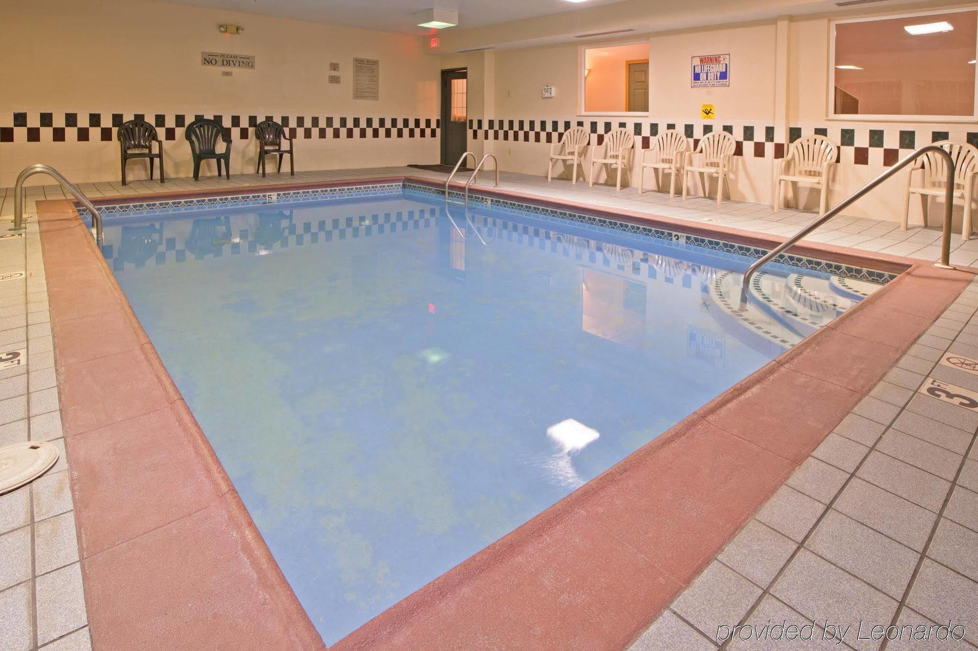 Hotel Country & By Radisson, South, In Indianapolis