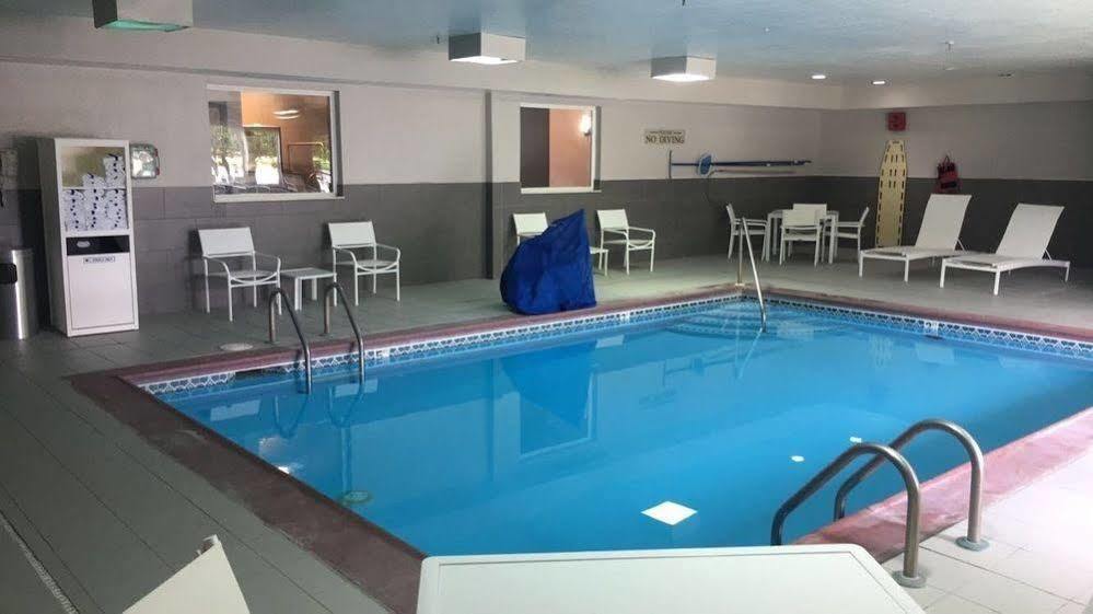 Hotel Country & By Radisson, South, In Indianapolis