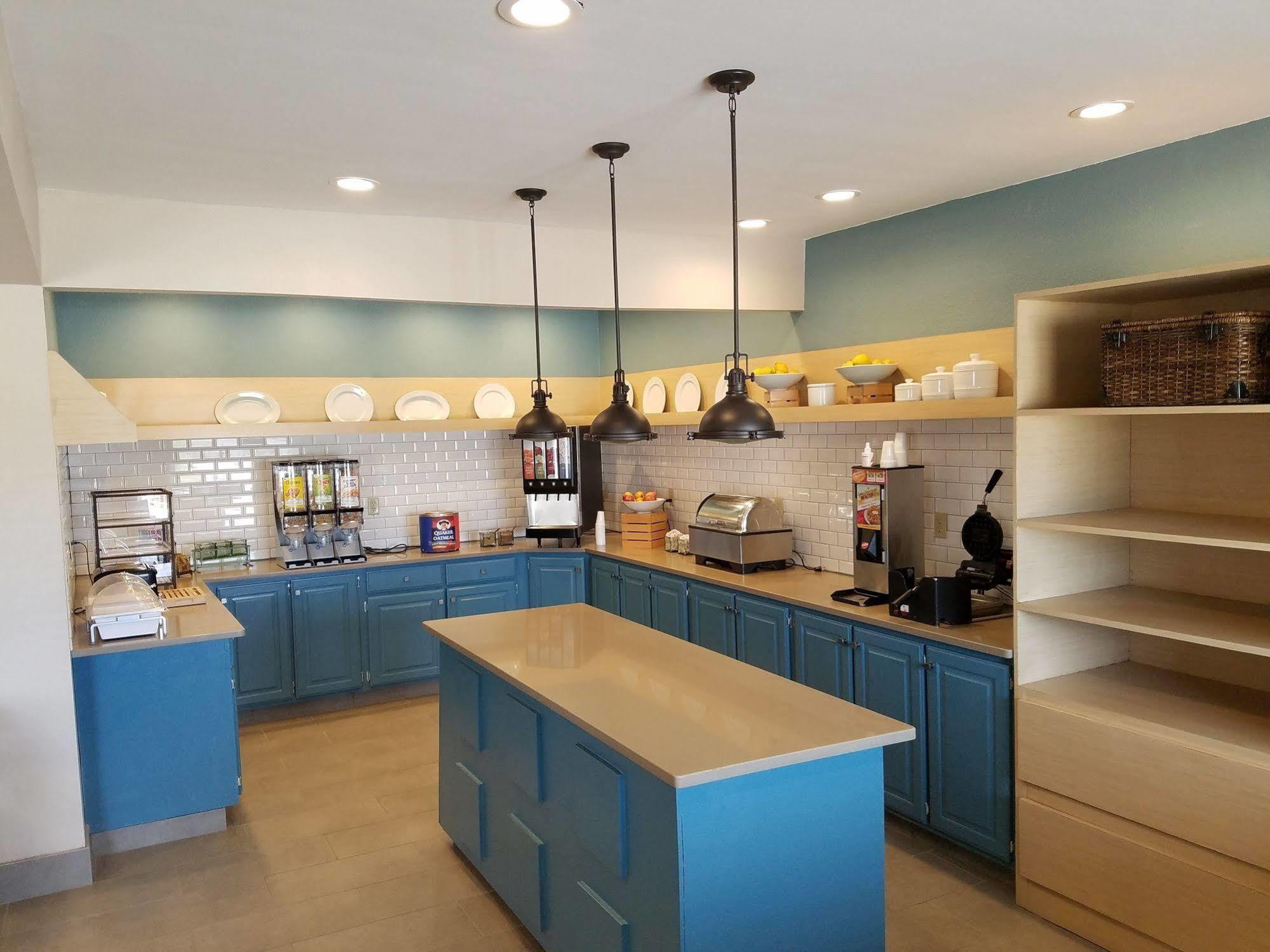 Hotel Country & By Radisson, South, In 3*